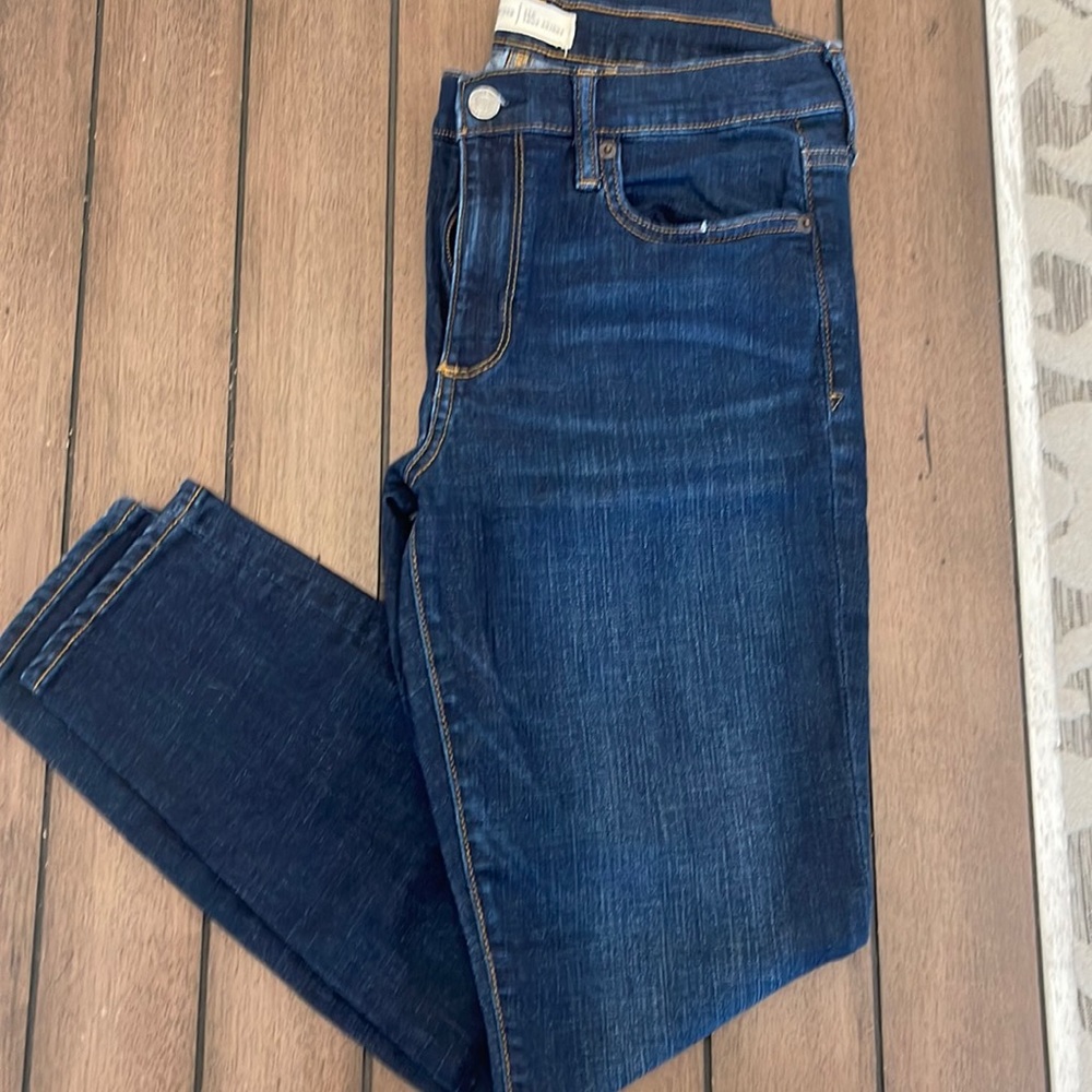 Gap true skinny jeans. Size 29 or 8